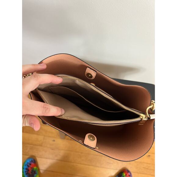 Coach Beige and light tan Shoulder Bag with matching wallet - Picture 10 of 16